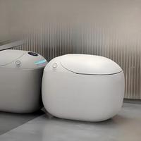 Toilette intelligente de luxe avec bidet, siège chauffant, toilette intelligente automatique en céramique pour salle de bain résidentielle moderne