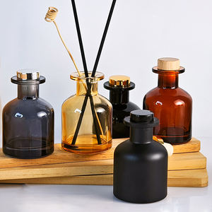 Vente en gros de haute qualité carré clair 50ml 100ml 150ml 200ml vide <span class=keywords><strong>parfum</strong></span> givré diffuseur de roseau bouteille en verre avec couvercle à vis - Product Image 1