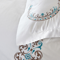 Ensemble de couvertures de lit brodées en coton pour hôtel Ensemble de literie de luxe blanc