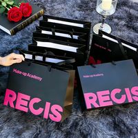 Sacs de shopping en papier noir et rose classiques personnalisés en gros avec logo imprimé et poignée en ruban pour boutique de vêtements, emballage en vrac