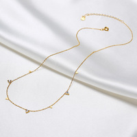 Collier pendentif Joolim Jewelry en acier inoxydable plaqué or 18 carats avec zircone en forme de goutte d'eau, point, triangle et carré - Vente en gros