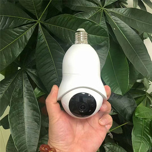 Caméra de surveillance WiFi HD 1080P de type lampe avec suivi à 360 degrés et télécommande pour la sécurité domestique - Product Image 1