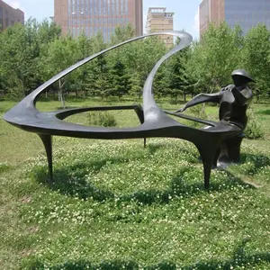 Абстрактная латунная статуя, играющая в музыкальные скульптуры, садовые инструменты, уличная музыкальная скульптура