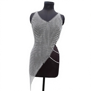 Top de malla de acero inoxidable plateado con diseño soldado de forma irregular y estilo armadura de moda - Product Image 4