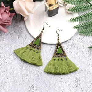 Boucles d'oreilles pendantes bohèmes pour femmes, en alliage plaqué bronze antique, avec franges colorées, idéales pour les soirées et la mode - Product Image 3