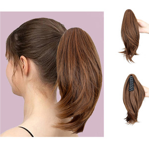Queue <span class=keywords><strong>de</strong></span> <span class=keywords><strong>cheval</strong></span> synthétique courte micro-bouclée pour <span class=keywords><strong>femme</strong></span> avec pince à griffes en fibre haute température - Product Image 1