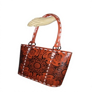 Sac fourre-tout tendance en PU fait main avec motif floral, design orange et noir pour un usage quotidien - Product Image 2