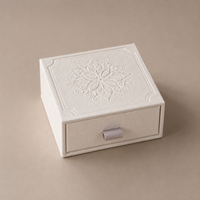 Coffret à bijoux de luxe à tiroirs coulissants avec doublure en satin/éponge, boîte rigide personnalisable, rangement élégant blanc pour bagues et colliers