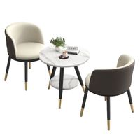 Ensemble de table et de chaises de salle à manger de luxe de conception italienne avec base dorée