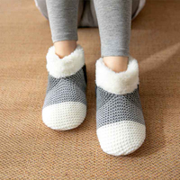 Nouvelle Arrivée Chaussettes d'intérieur en tricot à rayures colorées pour femmes, doublées en sherpa moelleux, semelle antidérapante, chaudes pour l'hiver et l'automne