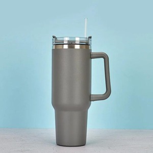 Vente en gros de gobelets de couleurs dégradées, tasse à vide réutilisable élégante avec couvercle, cadeau parfait pour le camping - Product Image 5