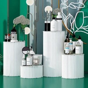 แท่นโชว์ทรงกระบอกสีขาวสำหรับตกแต่งร้านบูติก วางรองเท้า กระเป๋า และดอกไม้ เหมาะสำหรับงานแต่งงาน - Product Image 2