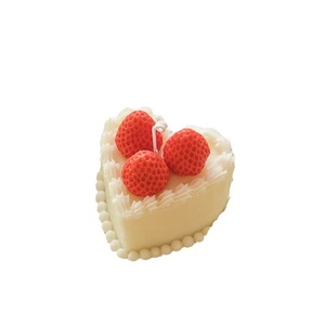 Candele profumate di lusso all'ingrosso personalizzate Art torta alla fragola forma di cera di soia fatte a mano candele per <span class=keywords><strong>bar</strong></span> - Product Image 6