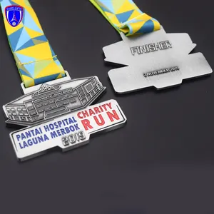 Liefdadigheidsinstelling Run Ziekenhuisvormige Verzilvering Marathon Finisher Speciale Medaille Voor Herdenking Met Op Maat Gemaakte Lanyard