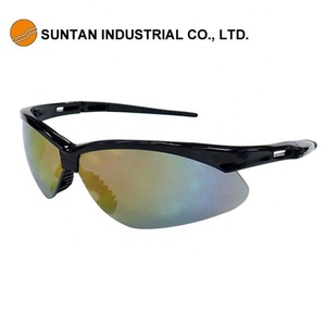 Lunettes de sécurité à monture en nylon, verres résistants aux rayures, plaquettes nasales souples, protection confortable pour soudeurs et ouvriers de la découpe, vente en gros OEM - Product Image 1