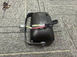 Nuova Lampada da Lavoro Originale per Macchine Edili P/N.YN80S00010F, Luce 24V Disponibile - Product Image 1