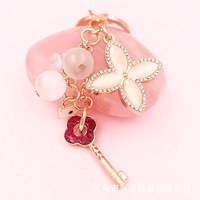 Kreativitas Vintage Logam Kristal Rhinestone Fashion Gantungan Kunci Empat Daun Bunga Opal Bentuk 3D Ringan Carabiner Gantungan Kunci