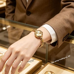 2026 Trendige Mini Gold Damenuhr Retro Einfaches Rundes Zifferblatt Premium-Qualität Geometrische Quarz-Armbanduhr - Product Image 2