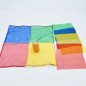 Pañuelo cuadrado pequeño G1534 que se transforma en pañuelo cuadrado de cuatro colores, accesorio mágico de seda, para actuaciones en reuniones anuales, escenario - Product Image 1