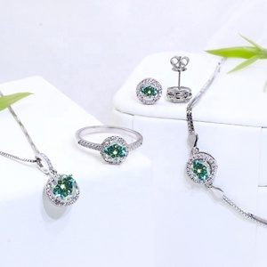 0.5ct fantastico verde moissanite gioielli donne anello collana orecchino vendita calda moissanite <span class=keywords><strong>set</strong></span> di gioielli con diamanti per il matrimonio - Product Image 1