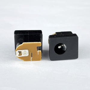 Enchufe de alimentación CC DC015, toma hembra DC-052, 5.5-2.1/2.5mm, pin redondo, instalación en panel cuadrado, salida de fábrica de enchufes CC - Product Image 1