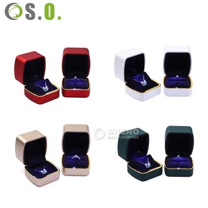 Boîte à bijoux Led en gros pour bague collier présentoir de fiançailles boîte d'emballage de bijoux en velours avec lumière Led pour femmes - Product Image 1