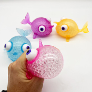 Beejay Giocattolo Antistress per Bambini, a Forma di Balena Oceanica Gigante e Pesce Rosso, in TPR, per Età <span class=keywords><strong>2</strong></span>+ - Product Image 1