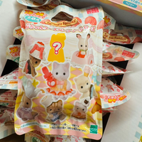 Sylvanian Families Backen-Baby-Party Überraschungstüte, Geheimnisvolle Mini-Tierfigur, Sammelspielzeug, Geschenk für Kinder zum Rollenspiel