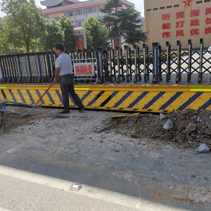 인기있는 휴대용 하이 퀄리티 도로 차단기 타이어 킬러 교통 도로 차단기 - Product Image 4