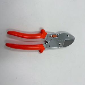 Tijeras de podar Hiroki Oka Anvil de 7 pulgadas con mango rojo y hoja de acero al carbono para recortar ramas de jardín de 10-20 mm - Product Image 1