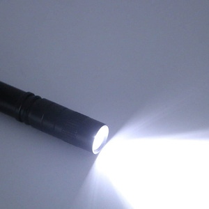 Torcia Tascabile Professionale in Alluminio con Logo Personalizzato, Penna Luminosa per Medici e Infermieri - Product Image 6