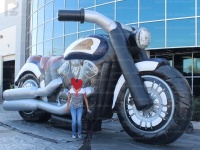 Modèle gonflable géant personnalisé avec logo de moto pour la publicité, idéal pour les tournois, la promotion de marques, les foires de rue et l'ouverture de magasins