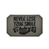 Parches Tácticos de Morale con Diseño Divertido de Gancho y Bucle IR con la Frase 'NUNCA TE PERDAS LA SONRIENTE'
