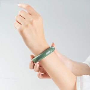 Echtes Grünes Jade-Armreif Glücksbringer & Segenssymbol Schmuckgeschenk für Frauen Natürliches Jade-Armband - Product Image 5