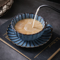 Vente flash : Ensemble tasse et soucoupe à café en céramique en forme de chrysanthème rétro, transformé en four à café artisanal