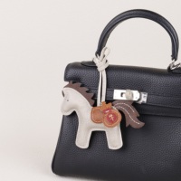 Breloque de sac en cuir PU tendance motif cheval, pendentif élégant pour les amateurs de mode et l'usage quotidien