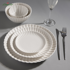 Service de table en porcelaine blanche gaufrée en forme de pétale, 24/36/48 pièces, pour hôtels et restaurants, avec logo personnalisé, coffret cadeau, vente en gros - Product Image 6