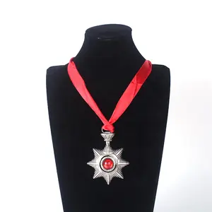 Collana Unisex medaglione in lega di zinco con gemma rossa ciondolo vampiro per feste