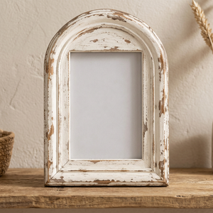 Marco de Fotos Arqueado Estilo Provenzal en Madera de Mango Blanco Aqdus Saleem |   Hecho a Mano, Ligero, para Colgar, Acabado con Pintura Desgastada - Product Image 2