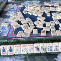 Collection The Origins – Tuiles de Mahjong Américain 160 Pièces, Couleur Ivoire, Acrylique, Motif Ciseaux Bleus Sacred Beetle, Idéal pour Fêtes à Domicile