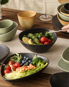 Service de vaisselle en céramique noire mate de style japonais, forme irrégulière, assiettes à sushi, assiettes à pâtes, assiettes à salade et coupelles à sauce, sur mesure pour restaurant - Product Image 5