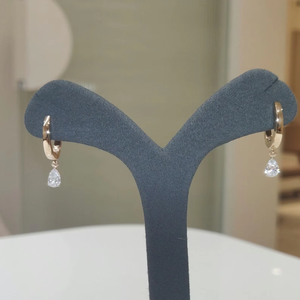 ต่างหูเพชรแบบคลาสสิกสำหรับการปลูกในแล็บแบบคลาสสิกพร้อมต่างหูแบบห่วงแบบห้อยติดเพชร14K สีทองล้วน - Product Image 2