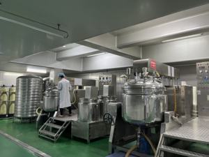 Ensemble <span class=keywords><strong>de</strong></span> Soins <span class=keywords><strong>de</strong></span> la Peau 120ML OEM ODM Personnalisé Tonique Visage à la Vitamine C Hydratant, Éclaircissant, Resserrant <span class=keywords><strong>les</strong></span> <span class=keywords><strong>Pores</strong></span> et Blanchissant - Product Image 5