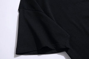 Camiseta Negra Oversize Unisex para Dropshipping con Estampado 'Champagne Toast', Estilo Casual Urbano, Manga Corta, Logo Frontal, 100% Algodón - Product Image 4
