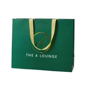 Toptan özel baskılı marka Logo tasarım promosyon lüks giyim perakende hediye alışveriş mücevher kağıt saplı çanta