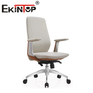   Silla ejecutiva de oficina de cuero con respaldo alto, reposabrazos y ruedas para uso en oficina - Product Image 1