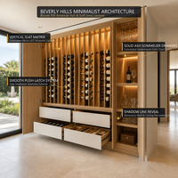 Armoire à vin sur mesure en bois de frêne blond contemporain pour villa de luxe à Beverly Hills