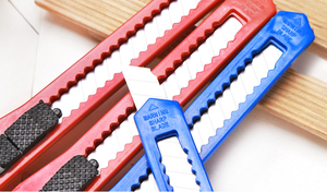 LOW quantité minimale de commande <span class=keywords><strong>Petit</strong></span> <span class=keywords><strong>couteau</strong></span> coupe-papier manuel multifonctionnel avec verrouillage de sécurité pour bureau et école - Product Image 3