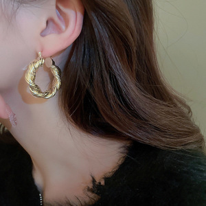 Orecchini Vintage a Goccia Traforati per Donne, Accessori per Orecchie Semplici e alla Moda per Uso Quotidiano - Product Image 5
