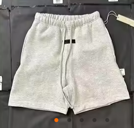 Venta al por Mayor de Shorts y Camisetas para Hombre Essenti SS22 en Color Avena Claro y Avena Oscuro, y Camiseta de Manga Corta Elástica - Product Image 3